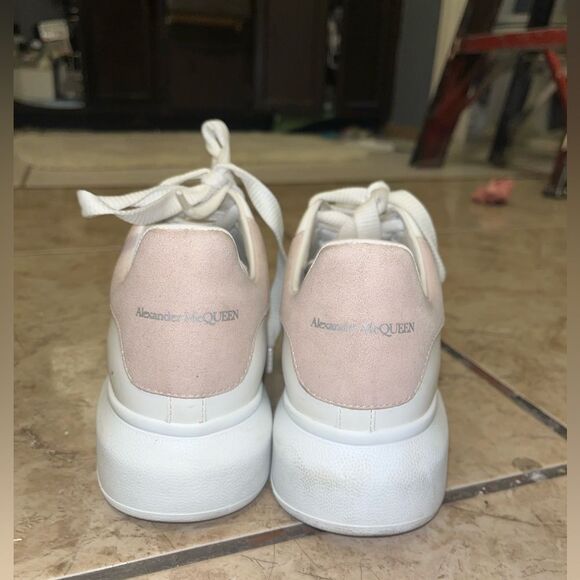 Alexander McQueen Women's Oversized Suede
Heel Detail Sneakers - Picture 14 of 15